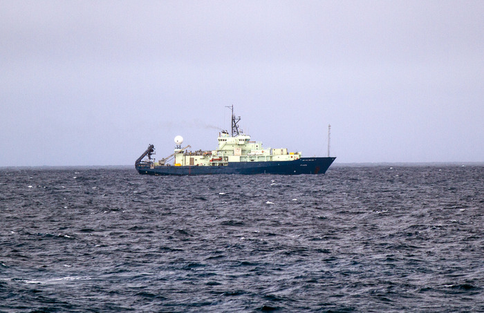 Research Vessel Atlantis at Axial Seamount